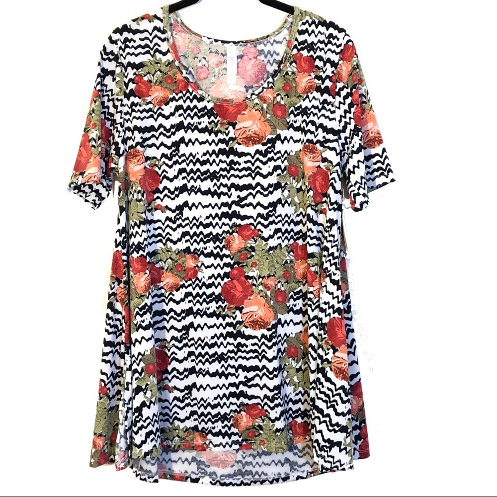 ‼️LAST CALL‼️Bold Roses Perfect Tee—Size M—NWT